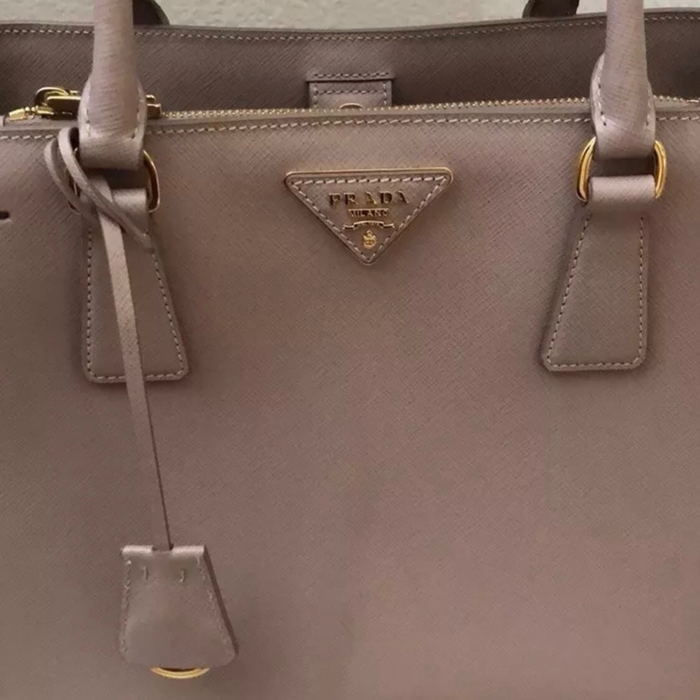 SOLD Prada Saffiano SOLD - Picture 3 of 8